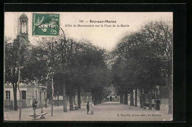 CPA Bry-sur-Marne, Allée de Marronniers sur la Place de la Mairie