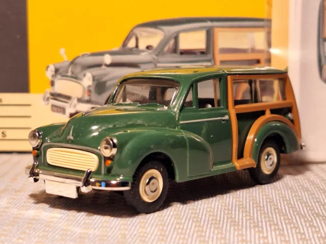 Corgi Vanguards 1:43 Morris Minor Traveller - Almond Green Va10002