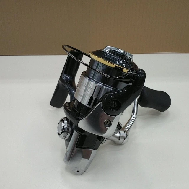 SHIMANO VANQUISH C2000S Spinning Reel 12 Silver Light fishing gear