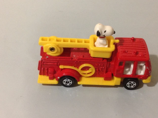 VINTAGE AVIVA PEANUTS Snoopy in Fire Truck Bucket 1958 United Feature ...