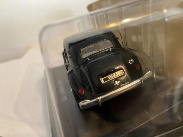 1/43 UH Citroen Traction 11 de 1953 état neuf sous blister jamais ouvert 3