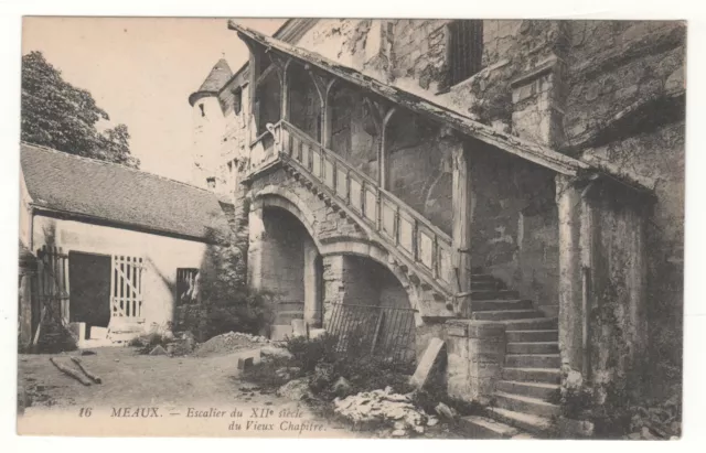 CPA 77 - MEAUX : ESCALIER DU XIIe SIÈCLE DU VIEUX CHAPITRE (SEINE-ET-MARNE)  N/E