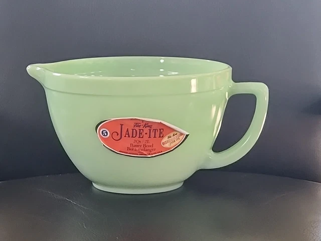 Anchor Hocking Fire King 2000 Jadeite Batter Mixing Bowl  2.5 Quart Handle Spout