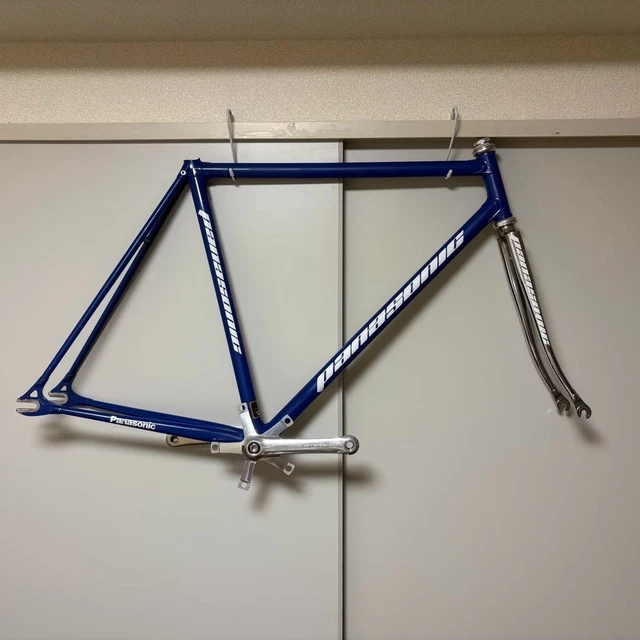 Deux supports pour pompe vélo ancien pour cadre