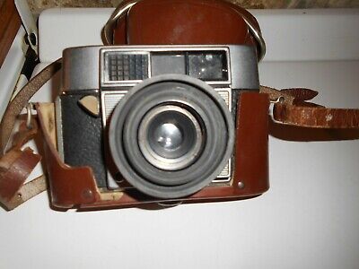 Ancien appareil photo AGFA Prontor Lux dans son étui 