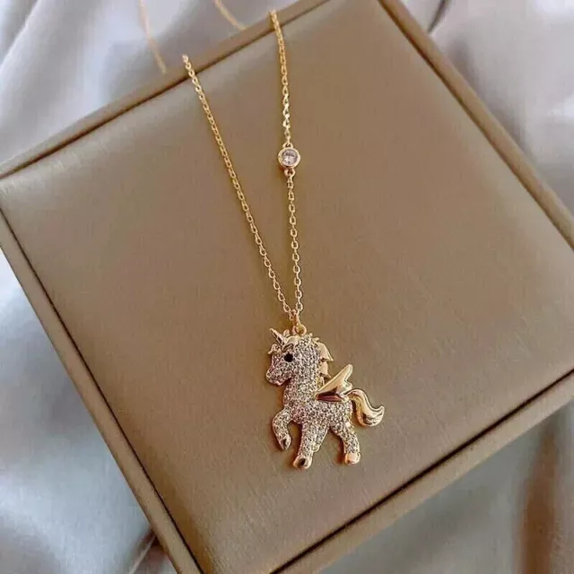 Colgante Unicornio 2 quilates Corte Redondo Simulado Diamante Oro Amarillo 14K Enchapado en Plata