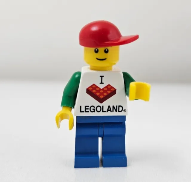 LEGO Minifigure - LEGOLAND Park Male, I Brick LEGOLAND Top Red Cap Mini Figure