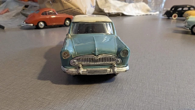 Ancienne Voiture Miniature Dinky Simca 8 Sport Vert Pâle - Échelle 1:43 - Modèle 24S - Occasion