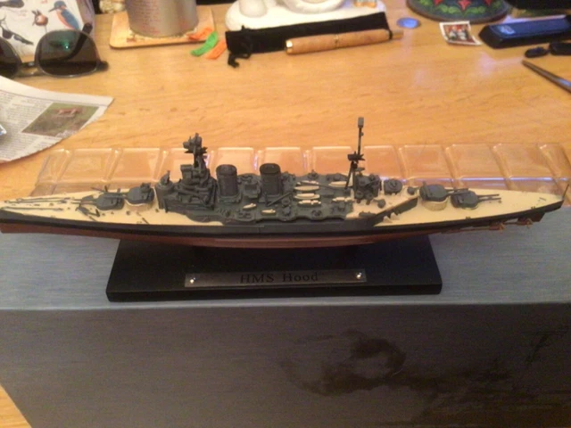 DeAgostini Navire De Guerre 1/1250 Scharnhorst 1939 + Sous-marin Type VII 1938 – Collection WS02, Métal Et Plastique