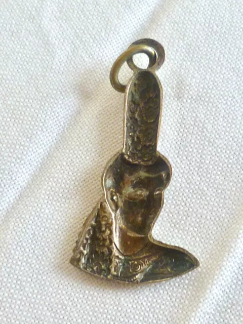 Petit Pendentif Ancien Bretonne En Métal Argenté 3