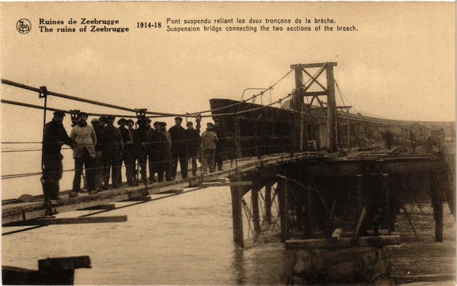 CPA AK Militaire Ruines de Zeebrugge - Pont suspendu reliant les deux (361812)