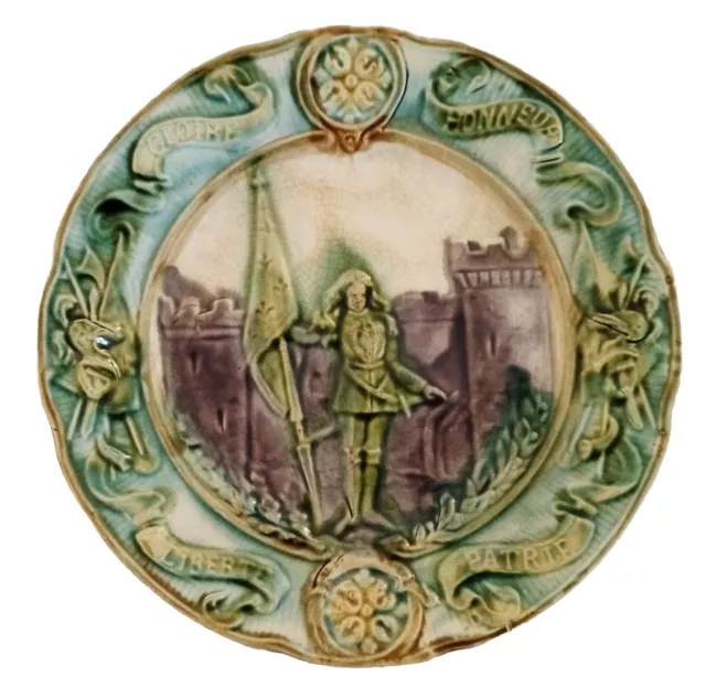 Assiette Ancienne Barbotine Thème Jeanne d'Arc