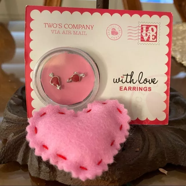 Cute heart earrings with a post card” for gifting.