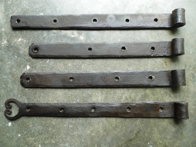 Ancien Crochet En Fer Forgé Sur Platine – Porte Volet Ou Grille – Penture
