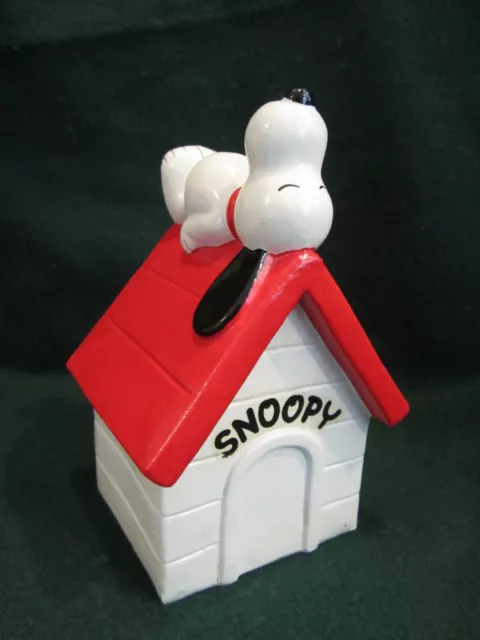 Vintage SNOOPY Doghouse Bank Determined Productions 1970 Japan Peanuts Chalkware