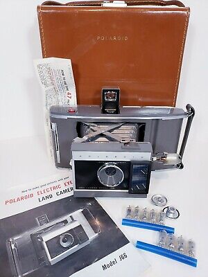 Fotografía de bombilla con flash eléctrico Polaroid vintage con cámara terrestre J66 con estuche