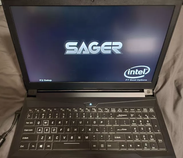 Sager15.6" gaming laptop 8gb ram i7 7th gen gtx 1060 500gb ssd 120 hz screen RGB