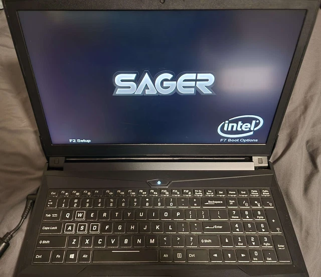 Sager15.6" gaming laptop 8gb ram i7 7th gen gtx 1060 500gb ssd 120 hz screen RGB Sager15.6" gaming laptop 8gb ram i7 7th gen gtx 1060 500gb ssd 120 hz screen RGB