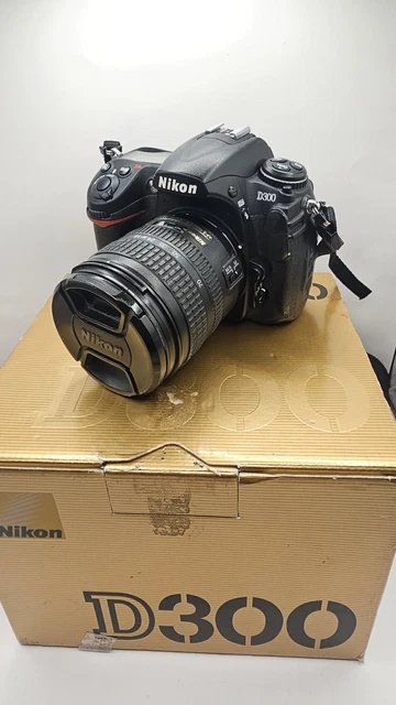 NIKON D300 DX 12.3MP Digital SLR Camera 18-55mm AF-S NIKKOR