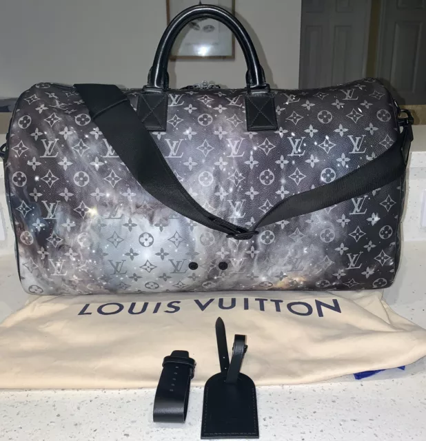 Louis Vuitton Black Monogram Galaxy Discovery Bumbag Cloth ref.1012752 -  Joli Closet