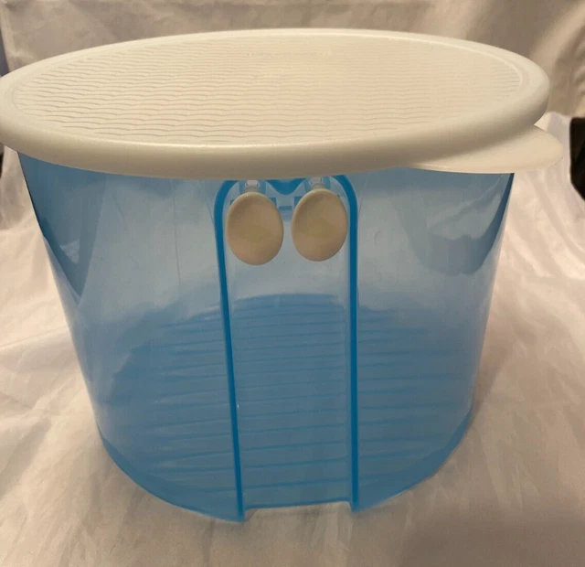 TUPPERWARE FRIDGESMART LARGE Blue Vented Vegetable Lettuce Container 20