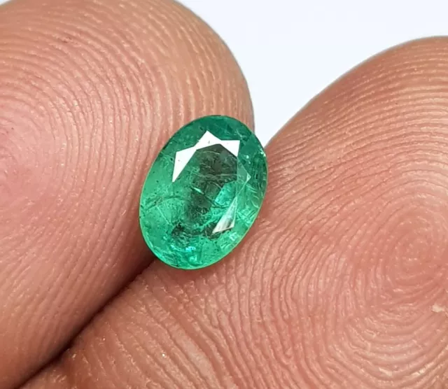 Gemme di smeraldo non trattate di alta qualità di forma ovale naturale...