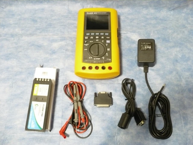 Nice Fluke 867B graphical DMM/multimeter with OEM charger and accessories