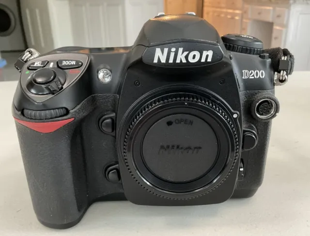 Nikon D200 10.2 MP Digital Camera Body w/Accessories Shutter Count 22,515