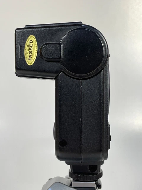 Minolta Auto 132X Flash with Case 2