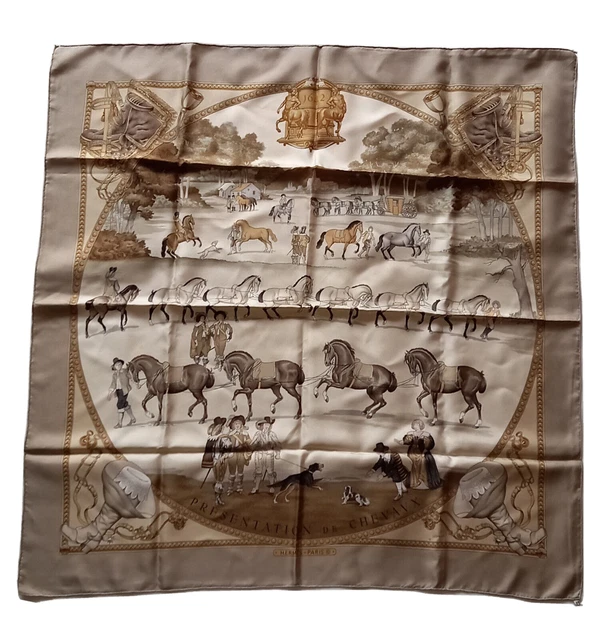 Carré En Soie Hermès Vintage - Motif Grande Vénerie Royale Charles Hallo (chevaux) - Occasion Porté