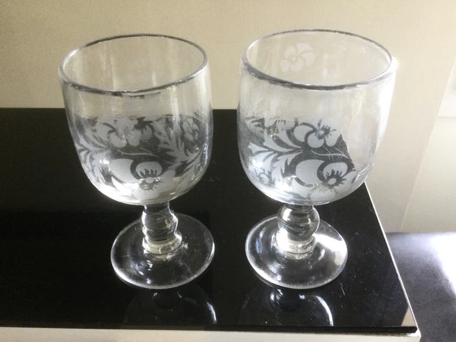 2 ANCIENS VERRES à PIED VERRE SOUFFLÉ GRAVÉ décor de PENSÉES /MARIAGE/ FÊTE XIXÈ