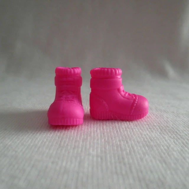 NEW! BARBIE TEAM Stacie Lemonade Stand Chelsea Doll Pink Sneakers Boots