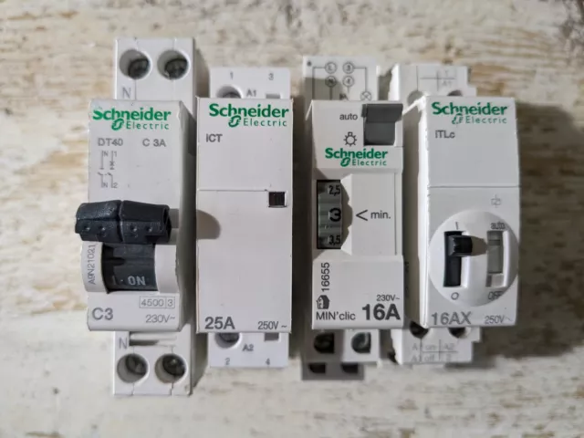 Lot SCHNEIDER ELECTRIC 4 pièces