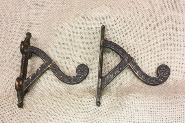 2 Old Flower Coat Hooks Bath Robe House Farm Wardrobe Fancy Iron BROKEN