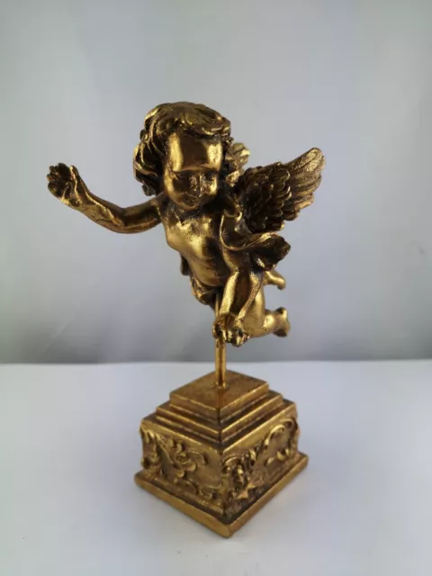 Statue Ange décorative en résine patinée dorée. Haut. 33 cm. TB état