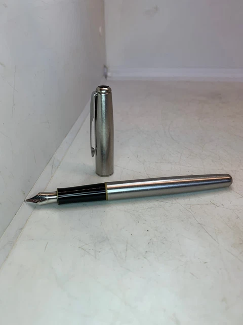 Stylo Plume Parker Ancien - Gris Argenté - Occasion