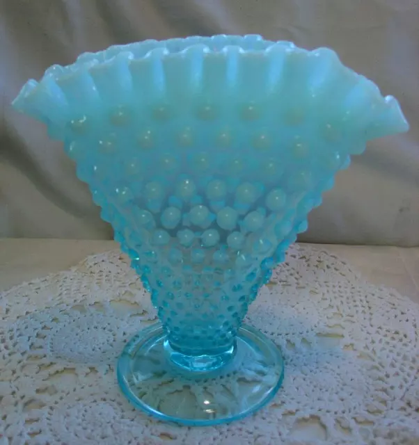 FENTON~30%"STORE SALE"40's"BLUE OPALESCENT GLASS"HOBNAIL"6"FAN"VASE"MINT~VINTAGE