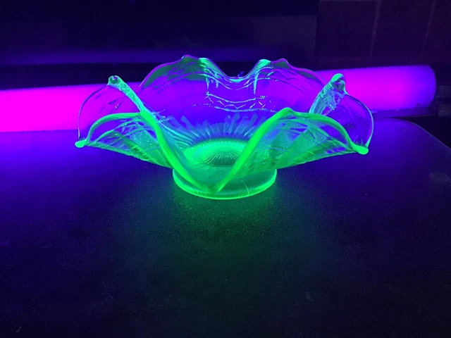 Fenton Lime Green Uranium Rays with Scale Band Ruffled Dish
