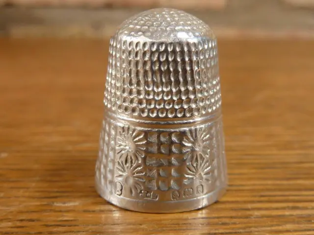 A nice Antique James Fenton Thimble Hallmarked silver Birmingham 1918