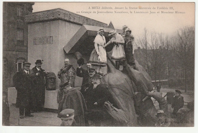 METZ - Moselle - CPA 57 - Military - Metz delivered inverted statue