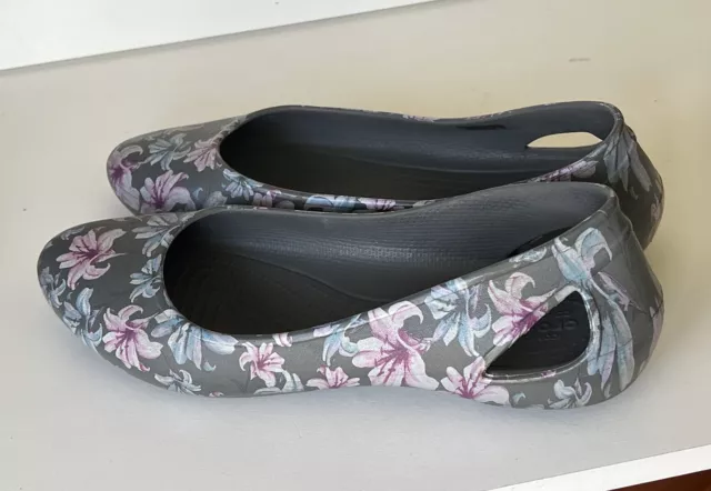 crocs Womens Laura Graphic Flat W Ballet Flats Shoes Size 10 W