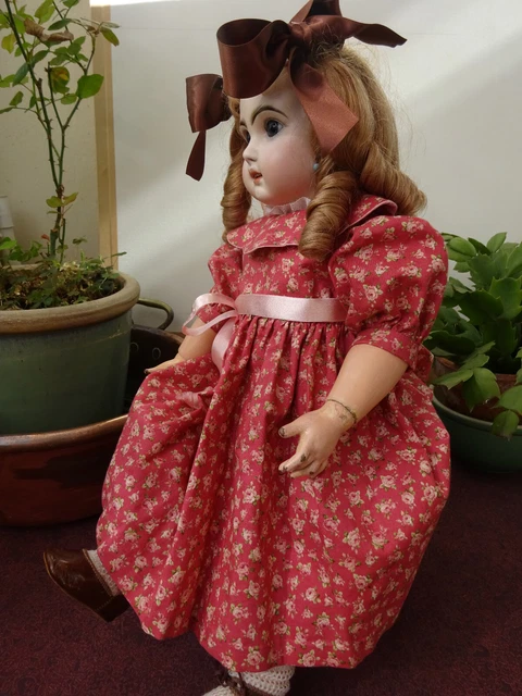 robe pour poupée  de 50  cm. Jumeau Bru Steiner tissus  fleuri   boutons anciens 2