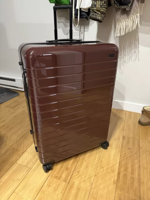 Away Luggage - The Medium Garnet (SOLD OUT EVERYWHERE)