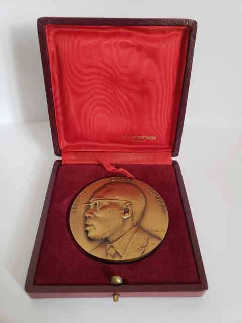 France Médaille Calendrier Femme nue et Taureau Europe 1993 Mayot SPL
