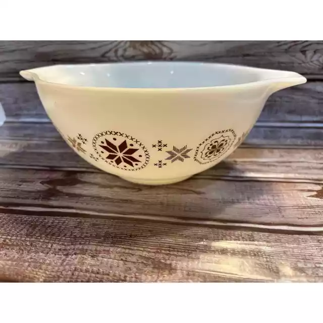 Vintage 1963-67 Pyrex Mixing Bowl 1 1/2 QT Cinderella Cross-stich Pattern