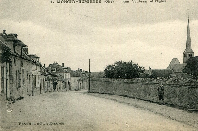 Carte MONCHY HUMIERES Rue Vaubrun et l'église