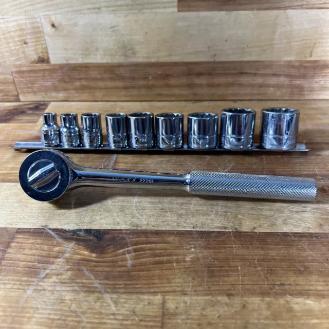 Husky 3/8 in. Drive 10 Piece Socket & Ratchet Set 12 Pt. SAE - 22201