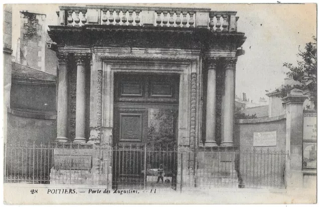 POITIERS 86 Porte des Augustins CPA animée écrite à Mr Guibert de Paris en 1919