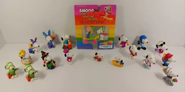 Lot of 19 Peanuts SNOOPY & WOODSTOCK, Easter, Halloween, Valentine, PVC Figures!