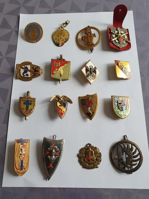 LOT DE 10 Insigne Militaire EUR 13,02 - FR